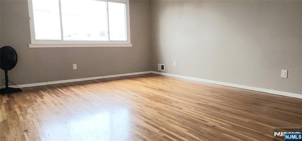 629 Sussex - Photo 2