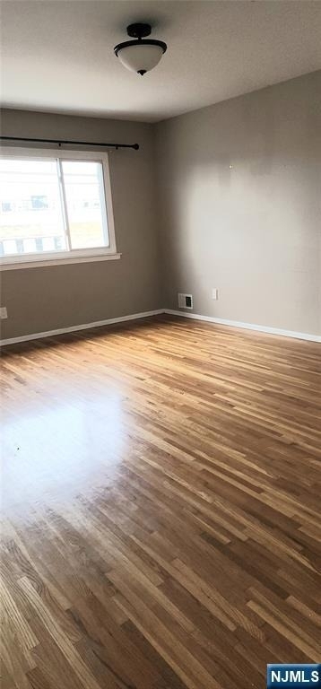 629 Sussex - Photo 6