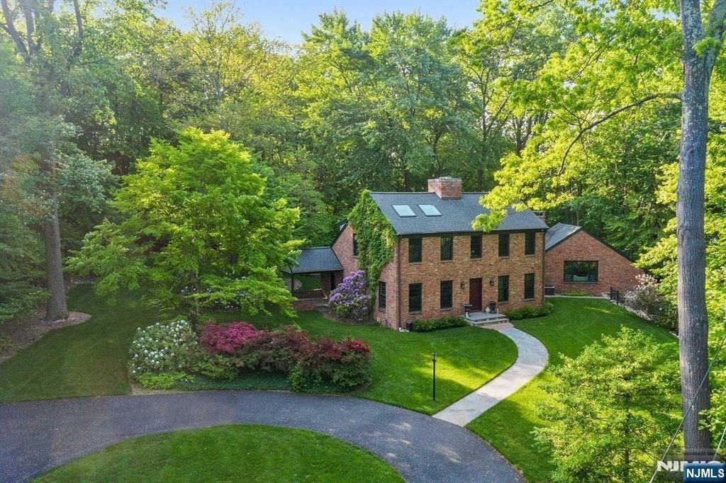 44 W Hill - Photo 0