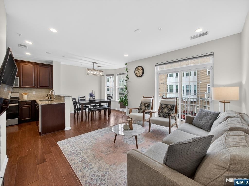 15 Wesmont - Photo 0