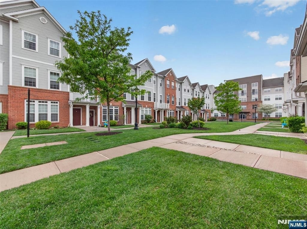 15 Wesmont - Photo 1