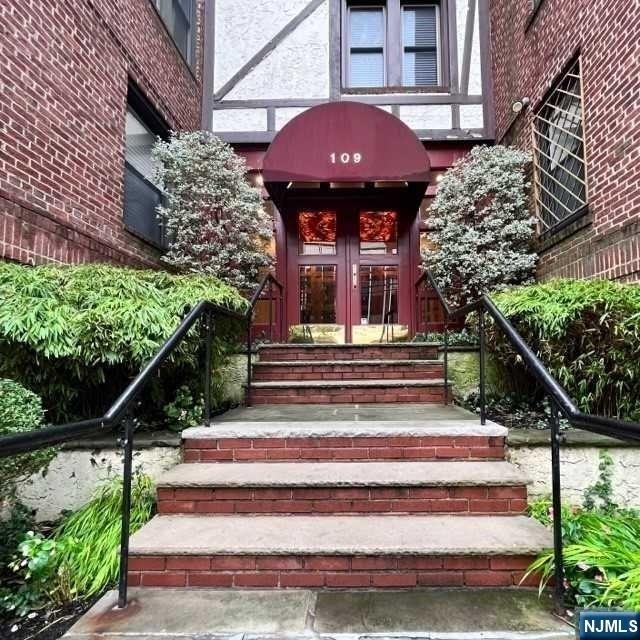 109 Grand - Photo 3