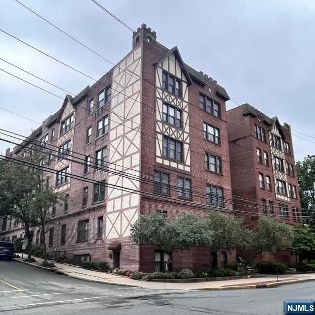 109 Grand - Photo 0