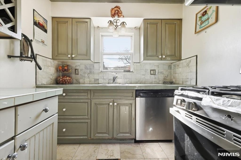 409 Tryon - Photo 9