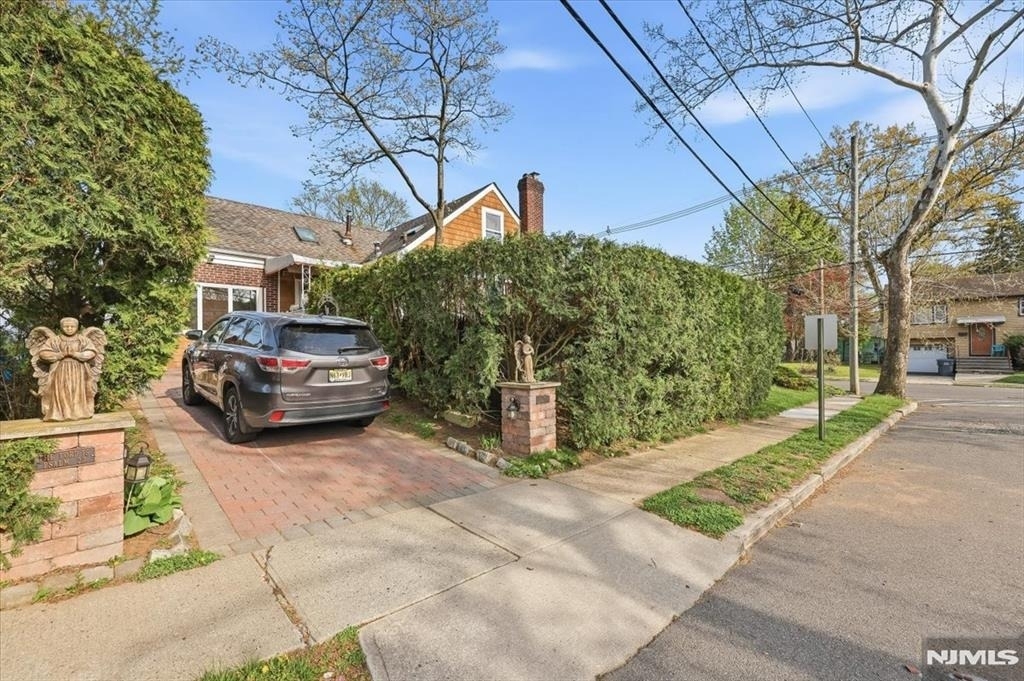 409 Tryon - Photo 2