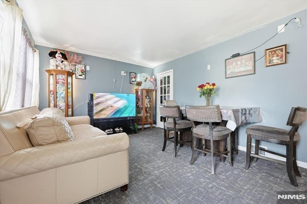 409 Tryon - Photo 3