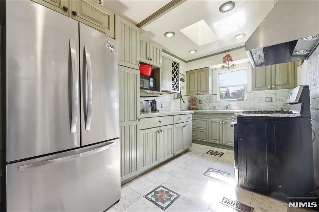 409 Tryon - Photo 8