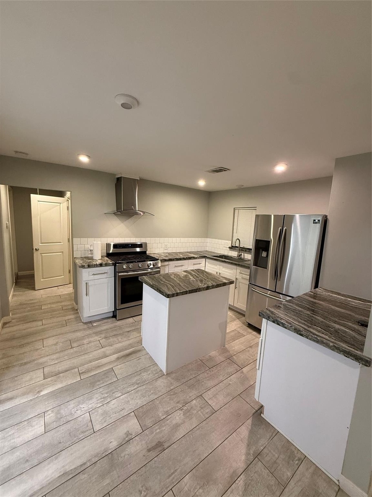 430 Sedgwick Drive - Photo 3