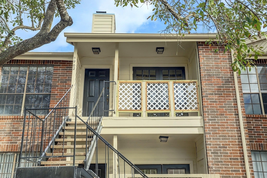 2121 El Paseo Street - Photo 2