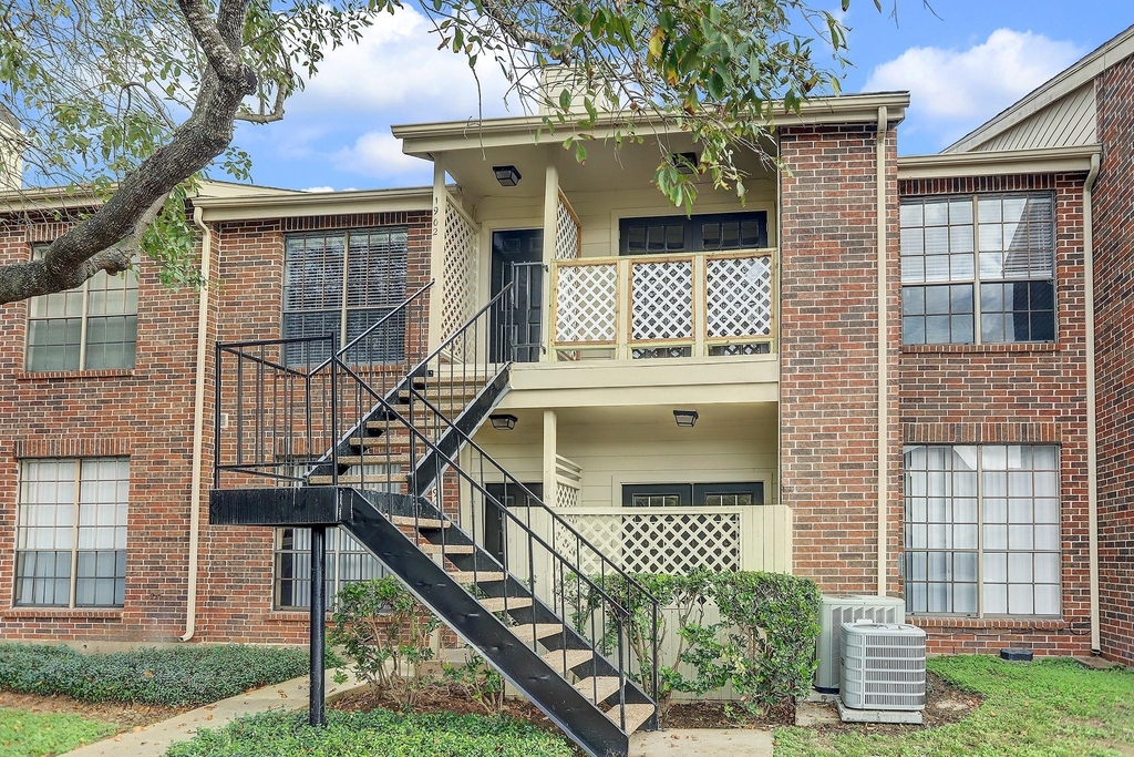 2121 El Paseo Street - Photo 0