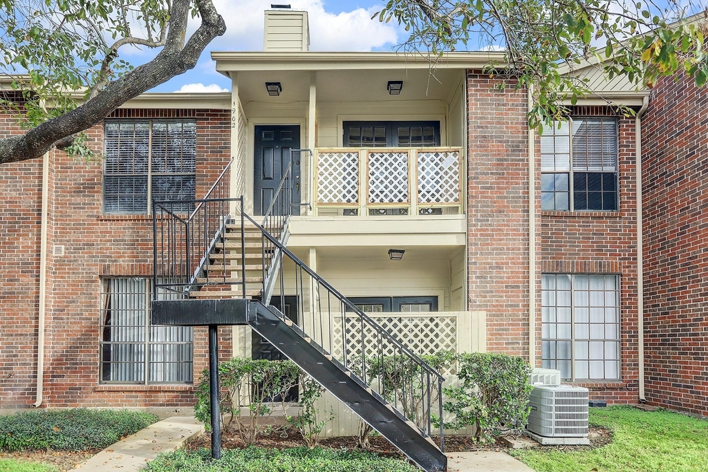 2121 El Paseo Street - Photo 1