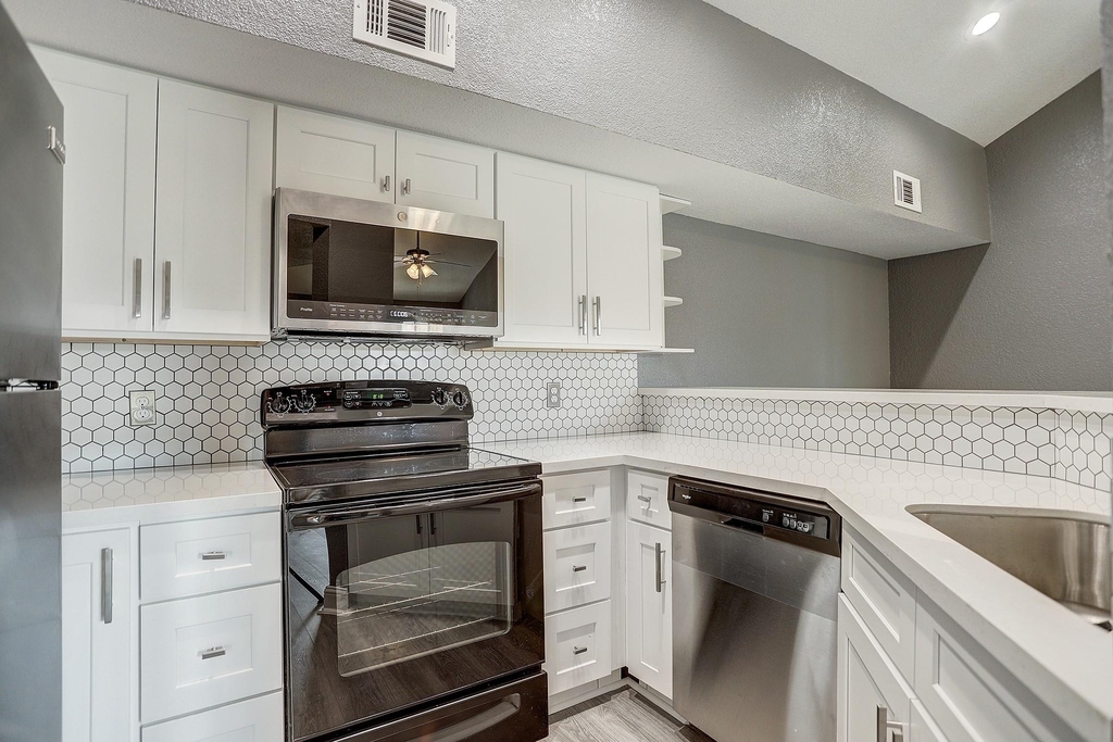 2121 El Paseo Street - Photo 10