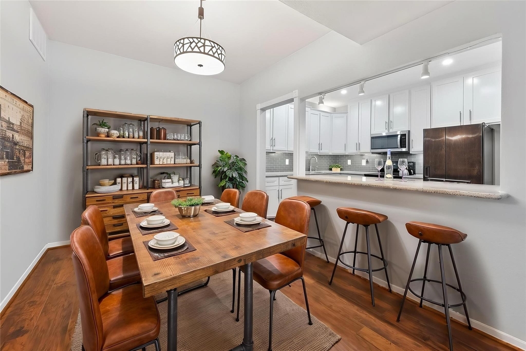 2100 Tanglewilde Street - Photo 4