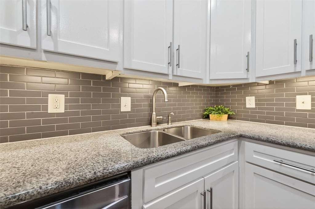 2100 Tanglewilde Street - Photo 17