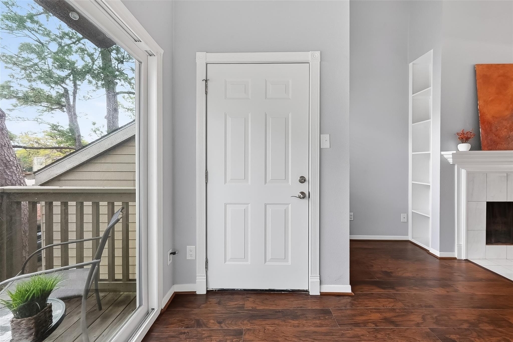 2100 Tanglewilde Street - Photo 15