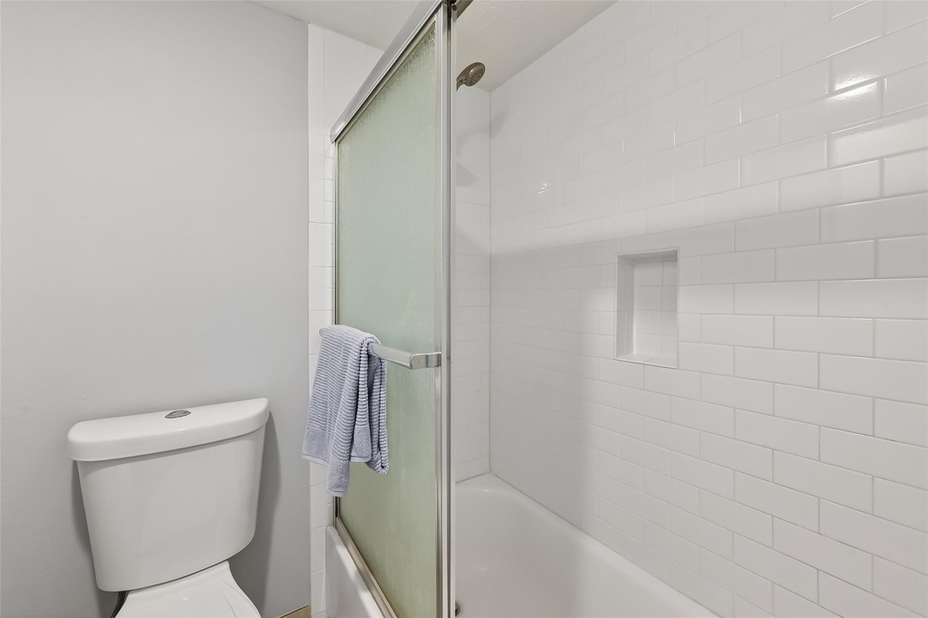 2100 Tanglewilde Street - Photo 30