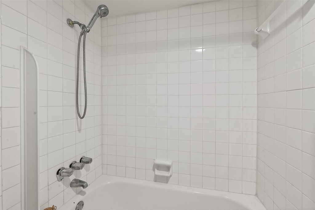 2100 Tanglewilde Street - Photo 22