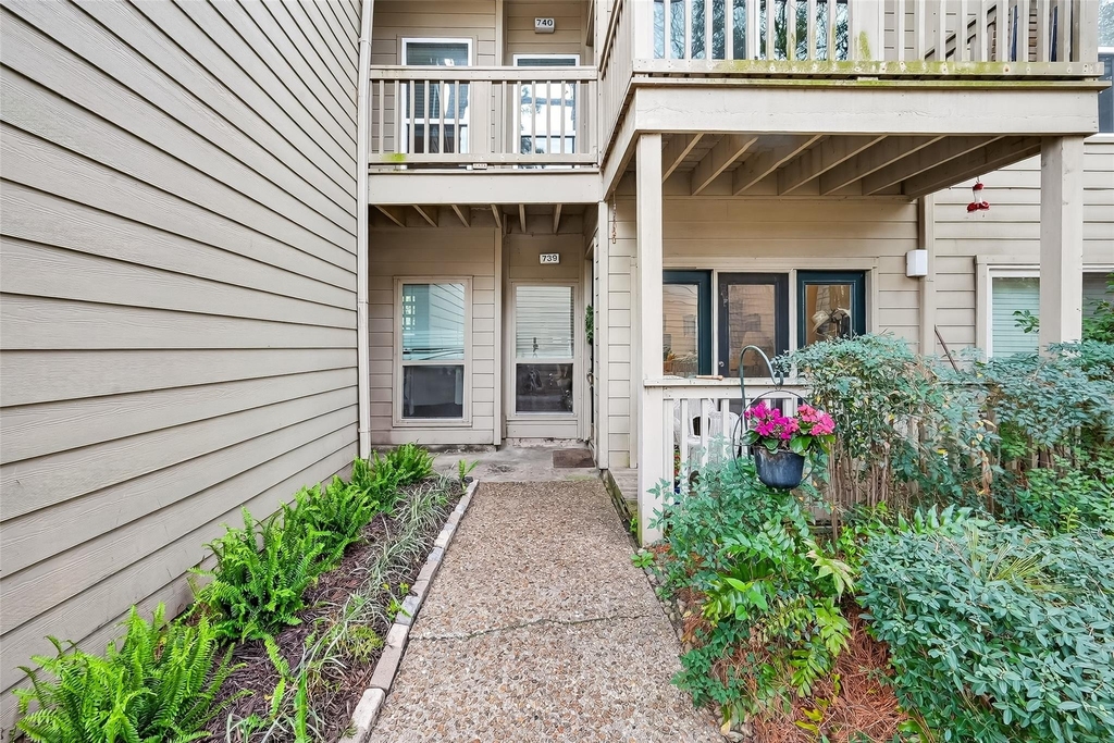 2100 Tanglewilde Street - Photo 13