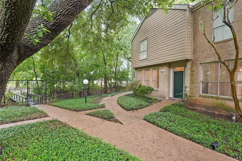 2100 Tanglewilde Street - Photo 40