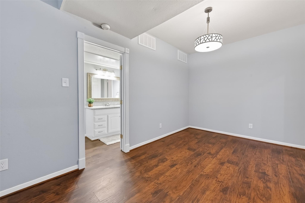2100 Tanglewilde Street - Photo 19
