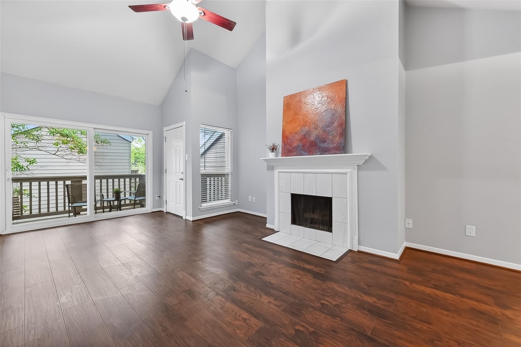 2100 Tanglewilde Street - Photo 3