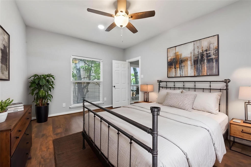 2100 Tanglewilde Street - Photo 10