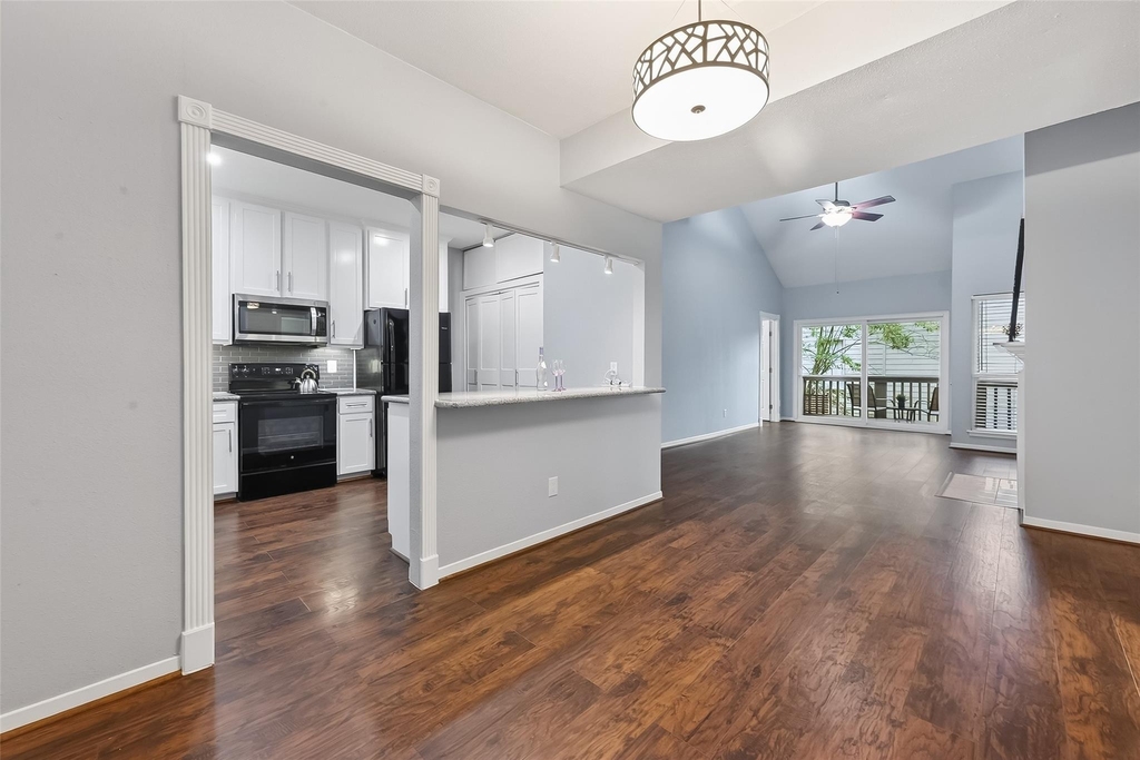 2100 Tanglewilde Street - Photo 9