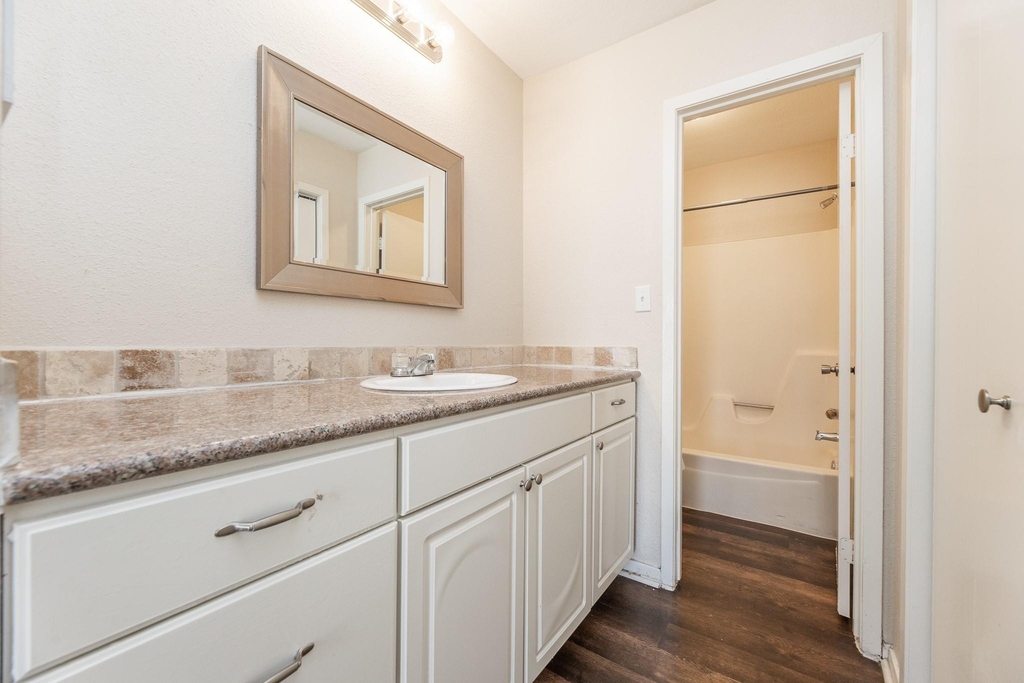 1912 Avenue B - Photo 17