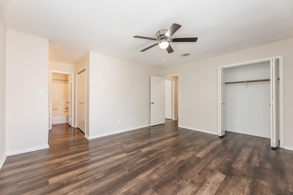 1912 Avenue B - Photo 16
