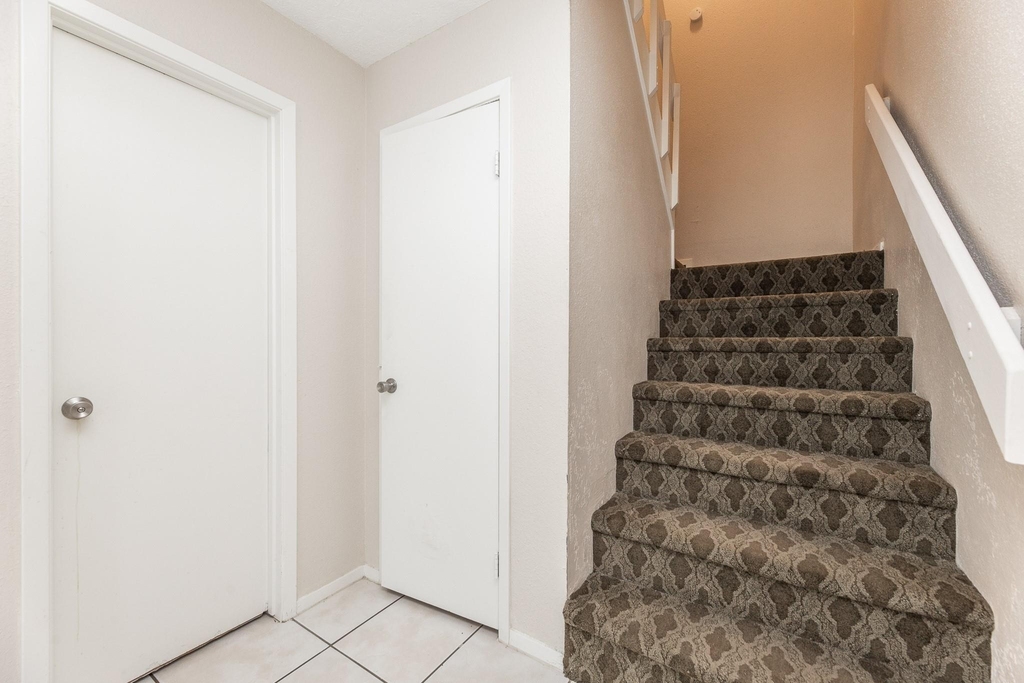 1912 Avenue B - Photo 12