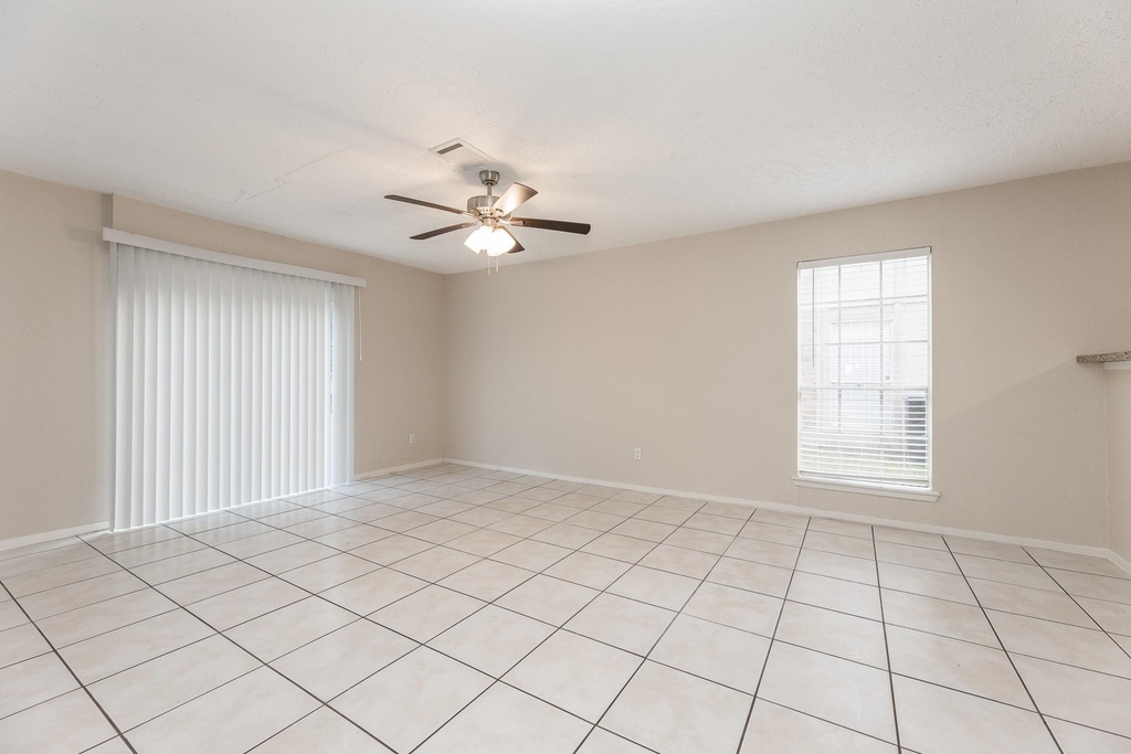 1912 Avenue B - Photo 6
