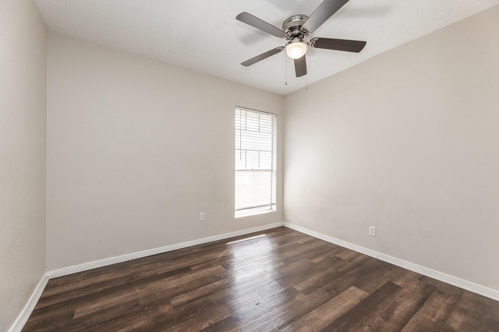 1912 Avenue B - Photo 22