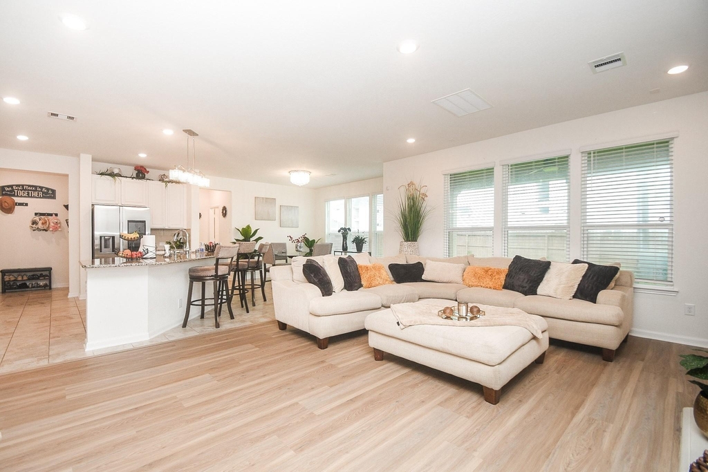 22523 Strathmore Drive - Photo 9
