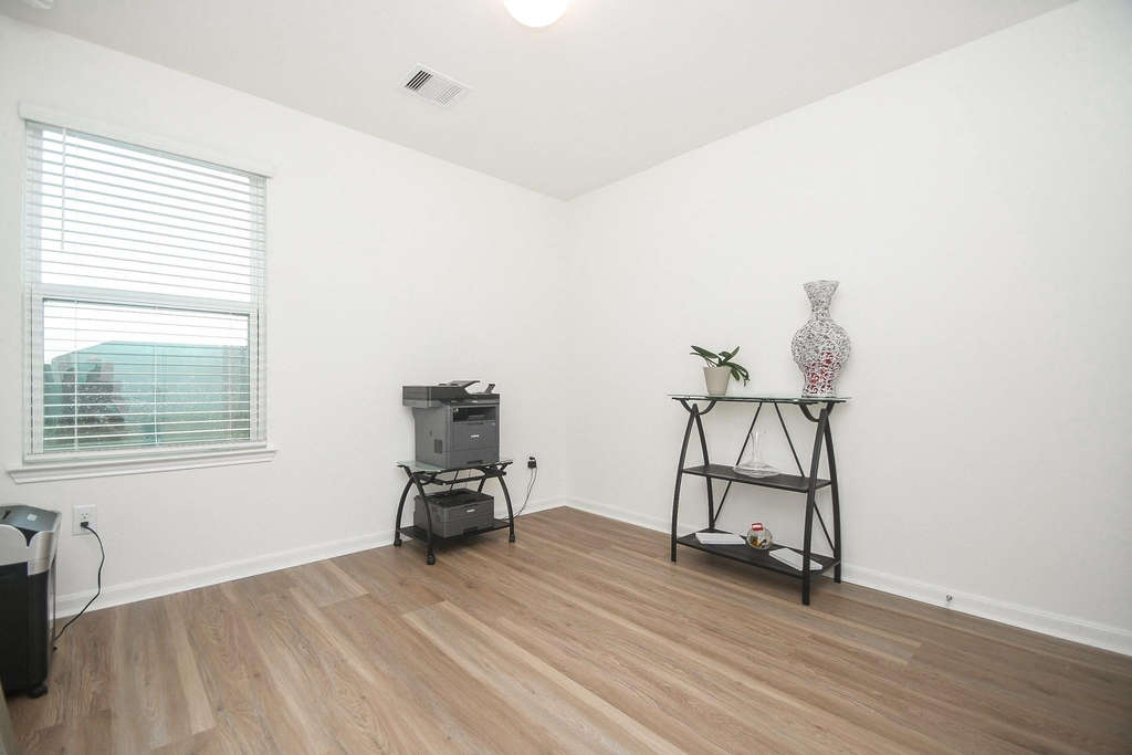 22523 Strathmore Drive - Photo 33