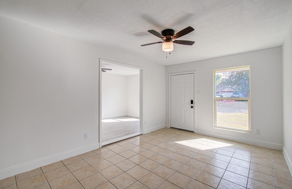 9843 Ribbonwood Street - Photo 3