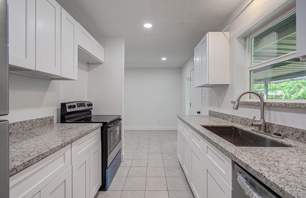 9843 Ribbonwood Street - Photo 11