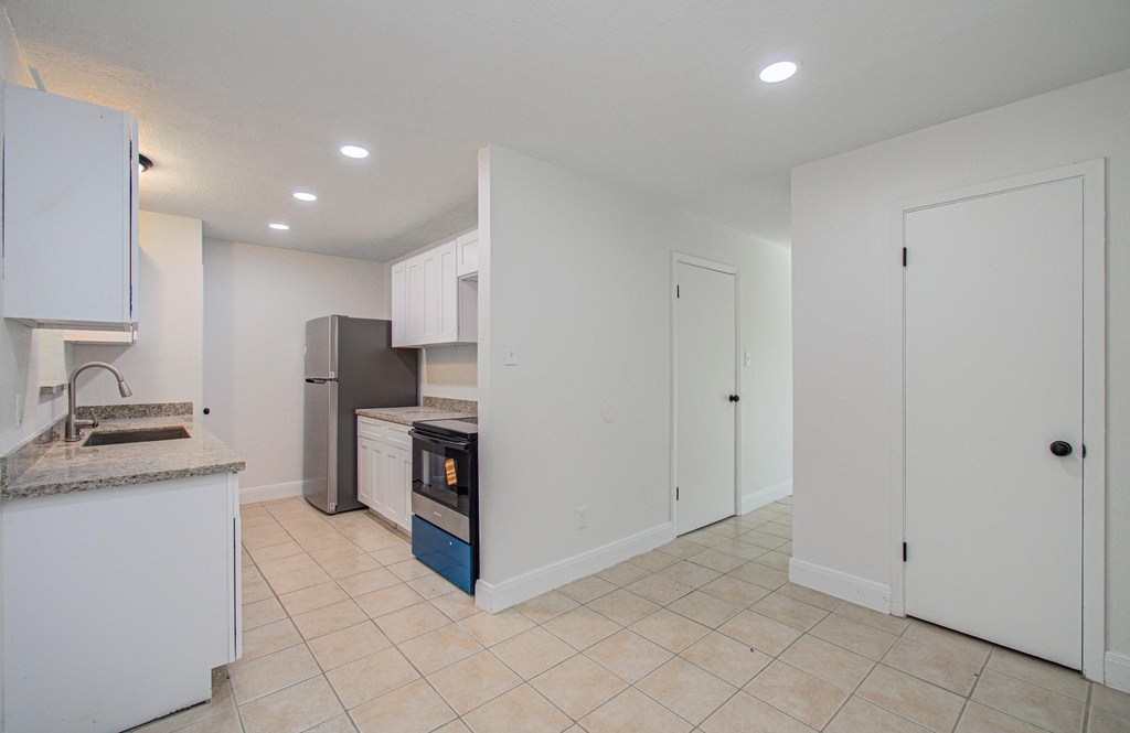 9843 Ribbonwood Street - Photo 8