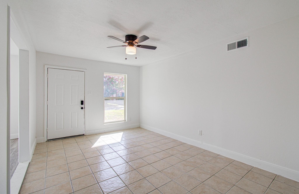9843 Ribbonwood Street - Photo 2