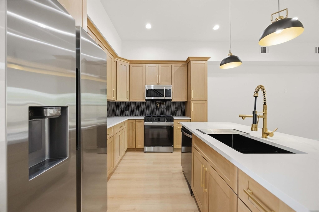 8210 Lawler Street - Photo 4