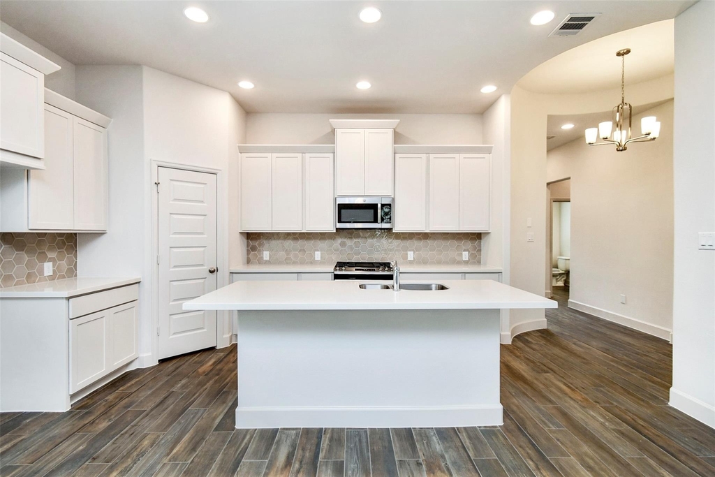 1318 Lakeside Creek Road - Photo 2