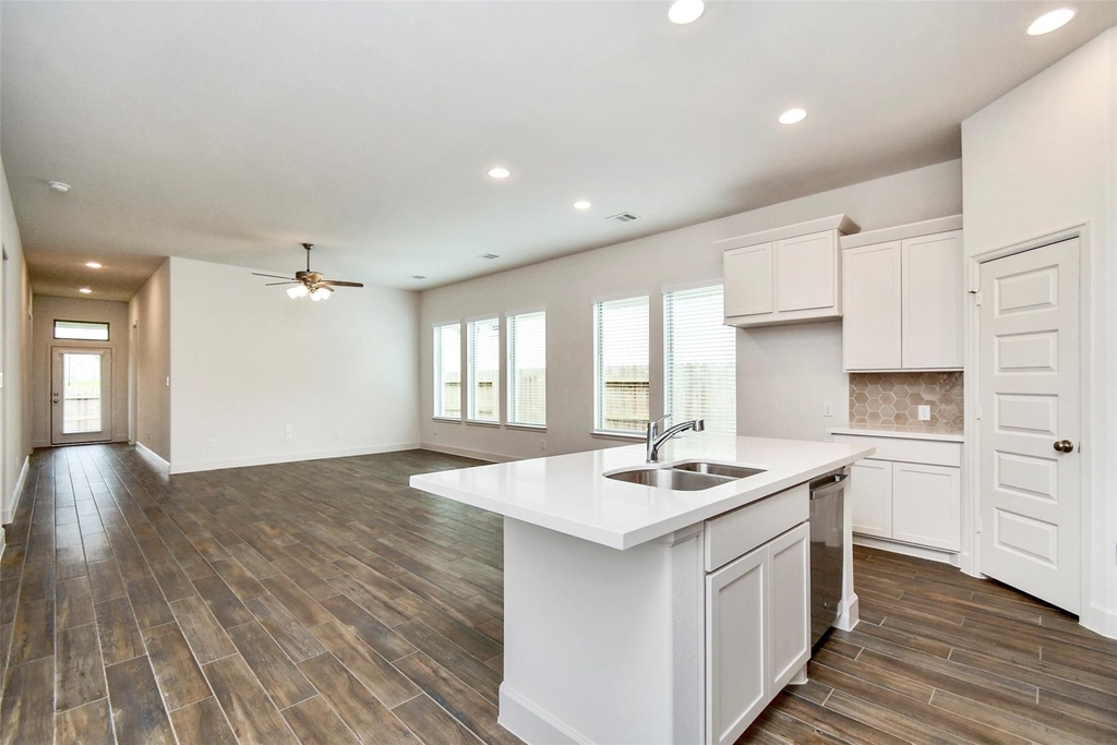 1318 Lakeside Creek Road - Photo 3