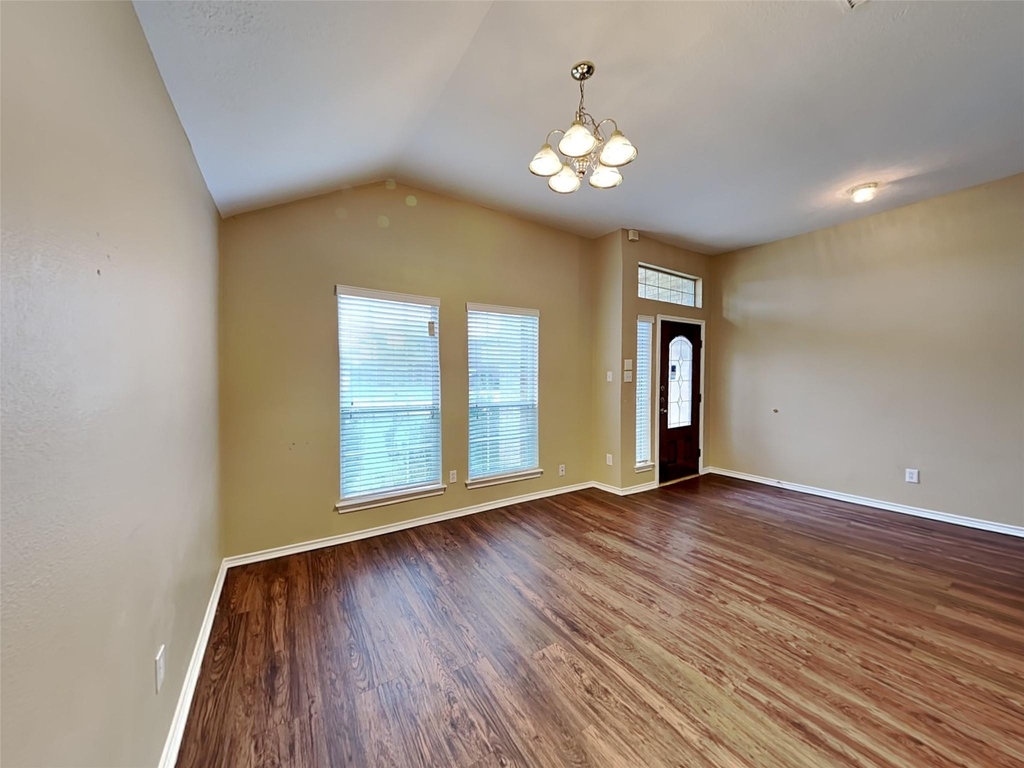 1835 Manor Drive - Photo 4
