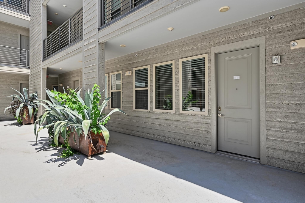 4819 Caroline Street - Photo 6