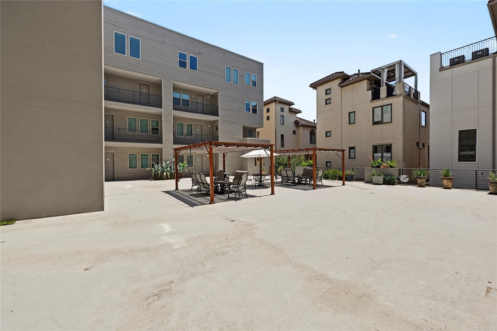 4819 Caroline Street - Photo 8
