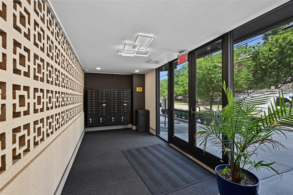 4819 Caroline Street - Photo 4