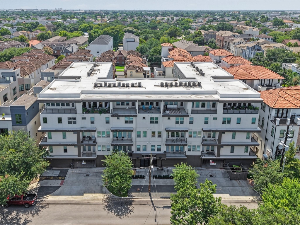 4819 Caroline Street - Photo 3