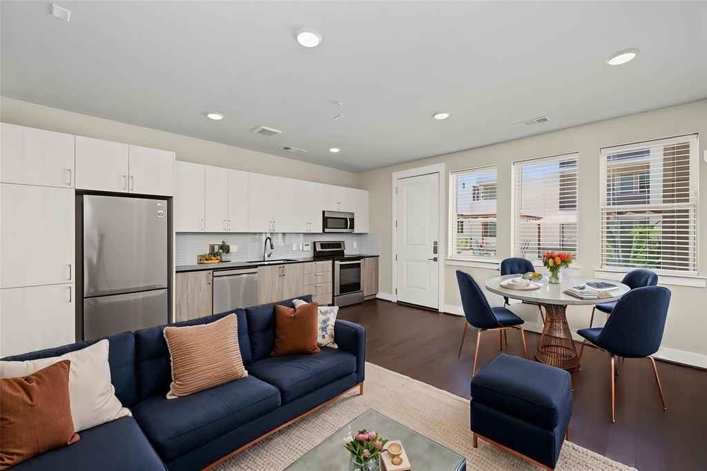 4819 Caroline Street - Photo 0
