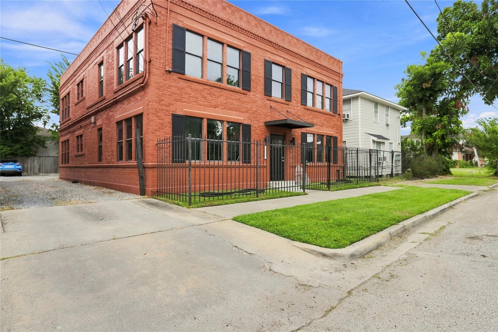 6825 Avenue C - Photo 9