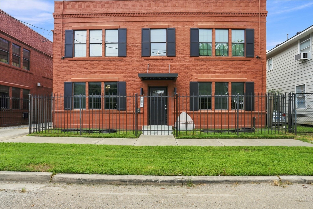 6825 Avenue C - Photo 8