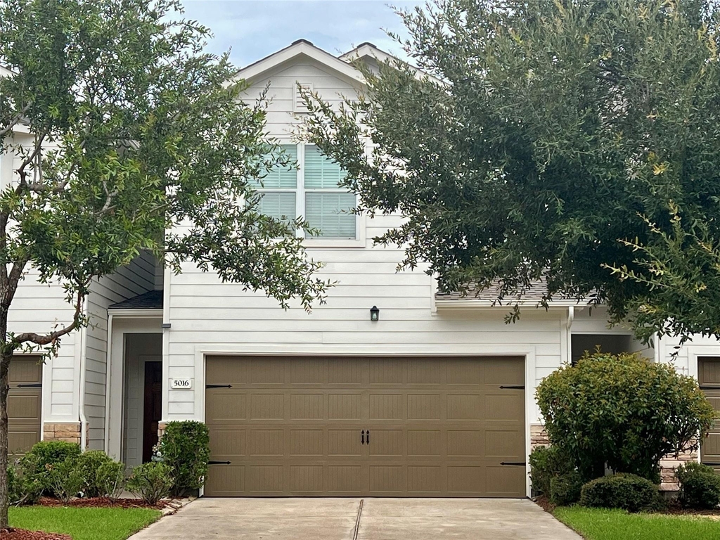 5016 Fjord Court - Photo 0